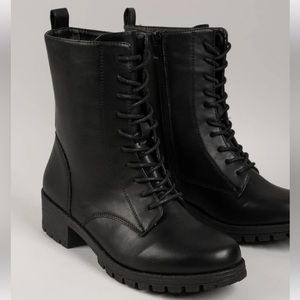 Boots — SOLD ON CURTSY